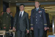 Premiér Jan Fischer a NGŠ armádní generál Vlastimil Picek 