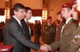 Předseda vlády vyznamenává příslušníky kontingentu