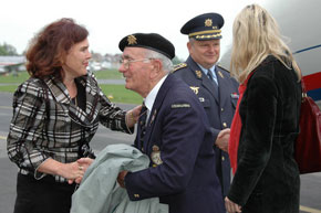 Ms. Yveta Hlasecka and General Tesarik welcome veterans at Prague-Kbely military airport (1)